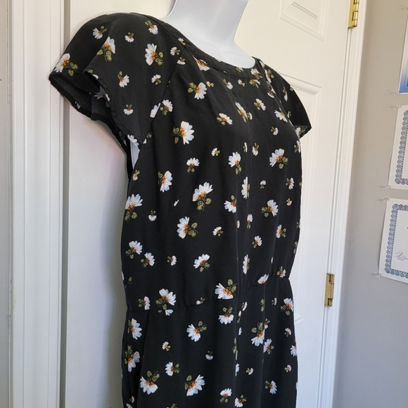 LOFT Black Floral Daisies Back Tie Flutter Sleeve Cropped Jumpsuit Size 8 - Picture 5 of 15